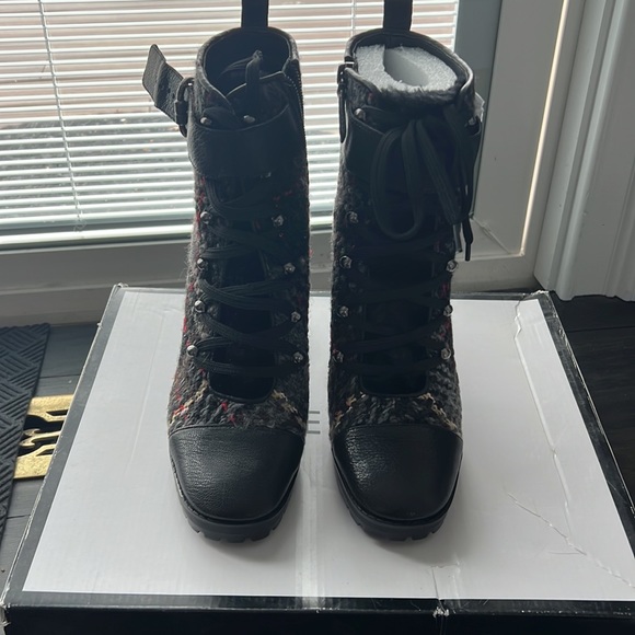 Nine West, size 8 black/gray/red multicolored plaid boot, brand new - Picture 2 of 5
